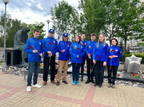 Посещение Мемориала «Память» и возложение цветов представителями РЦОП по теннису