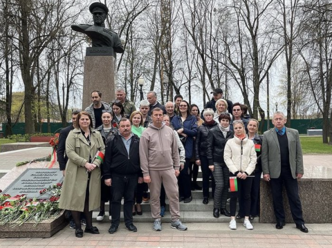 Возложение цветов к памятнику Г.К. Жукова