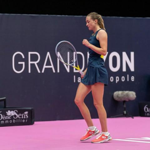Александра Саснович (96 ВТА) вышла во второй круг турнира ВТА в Лионе.