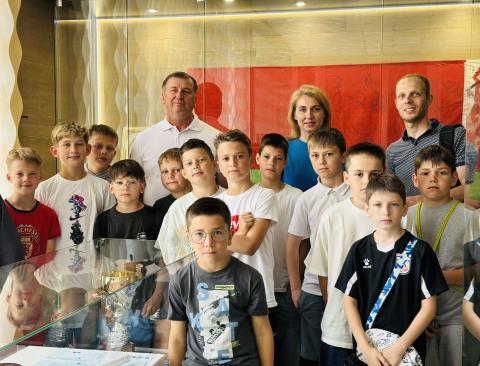 Экскурсия в РЦОП по теннису: школьники из Фаниполя узнали о подготовке чемпионов