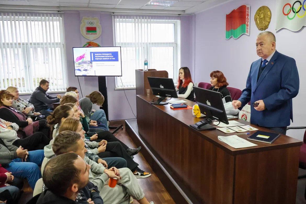 Сегодня, в 3-й четверг месяца, в Центре традиционно прошёл Единый день информирования.