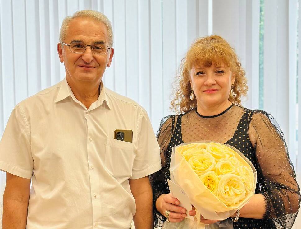 Поздравление в кругу коллег!