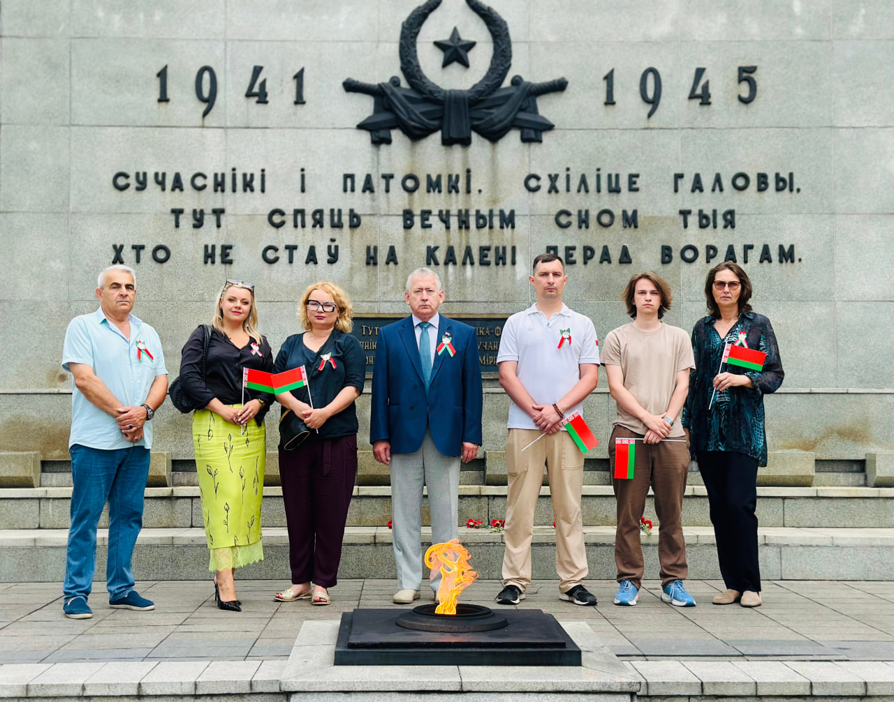 В канун Дня Независимости - у Вечного огня
