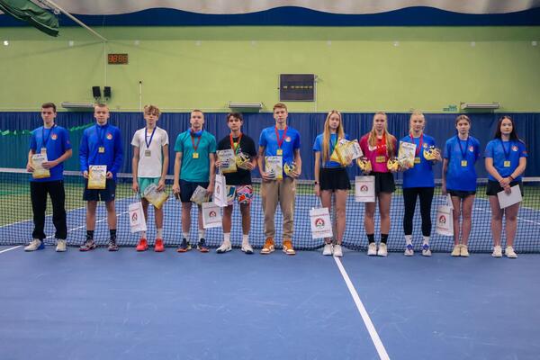Награждение победителей турнира по теннису среди юниоров и юниорок до 18 лет на призы РЦОП (2023)