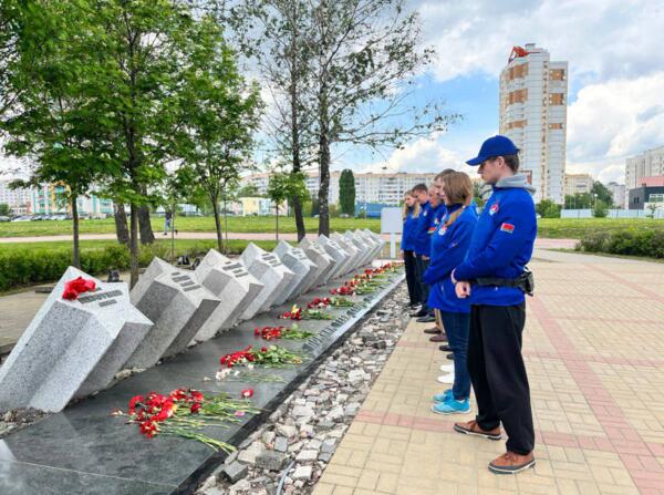 Посещение Мемориала «Память» и возложение цветов представителями РЦОП по теннису