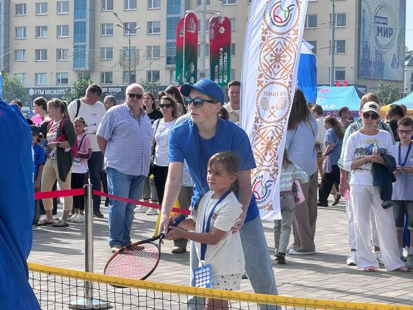 В Минске на площадке у Дворца спорта в рамках празднования Дня города в самом разгаре Олимпийский день