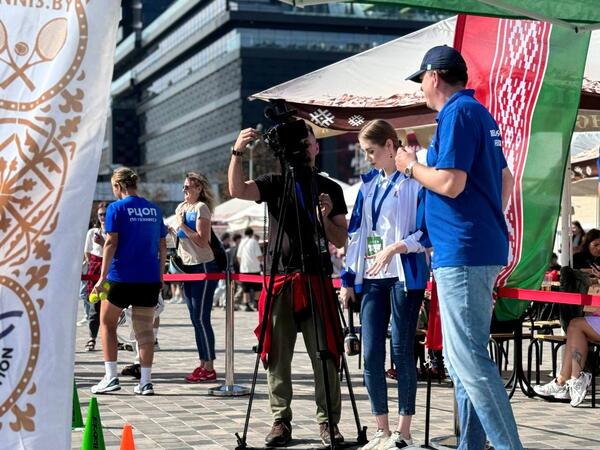В Минске на площадке у Дворца спорта в рамках празднования Дня города в самом разгаре Олимпийский день