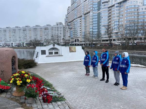 Спортсмены национальной команды Республики Беларусь по теннису и теннису настольному почтили память воинов-интернационалистов на «Острове слез»