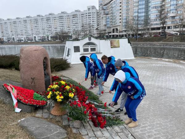Спортсмены национальной команды Республики Беларусь по теннису и теннису настольному почтили память воинов-интернационалистов на «Острове слез»