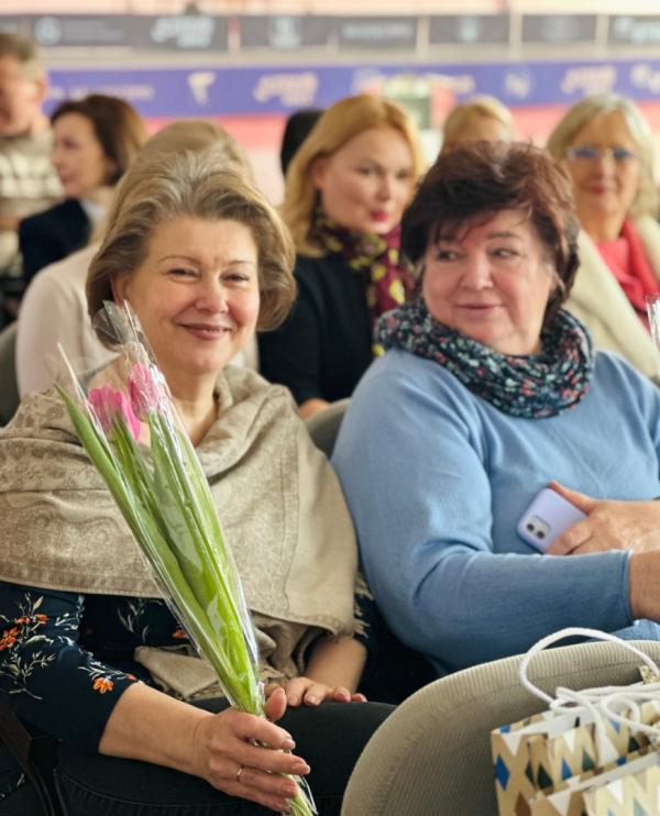 Торжественное поздравление женской части коллектива с наступающим Международным женским днём!