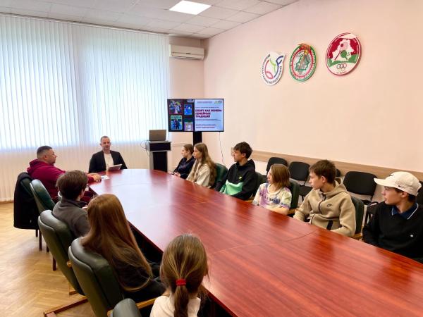 В Центре состоялось моделируемое мероприятие «круглый-стол» с темой: «Спорт как основа семейных традиций», посвященное Дню работников физической культуры и спорта и Международному дню семьи