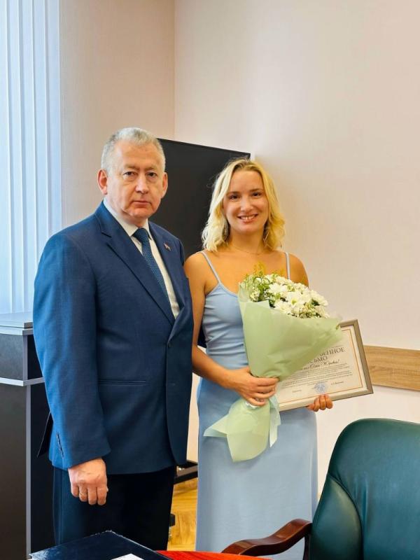 Творчество и спорт: РЦОП по теннису вручил благодарность семье Колосовских и поздравил Александру с Днём рождения!
