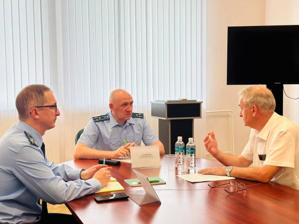 Правовая консультация в РЦОП: зампрокурора и прокурор района ответили на вопросы сотрудников
