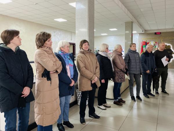 Сотрудники РЦОП по теннису преображают территорию на субботнике
