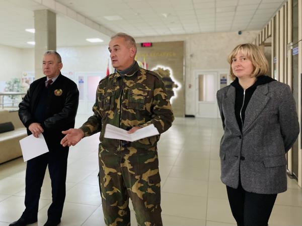 Сотрудники РЦОП по теннису преображают территорию на субботнике