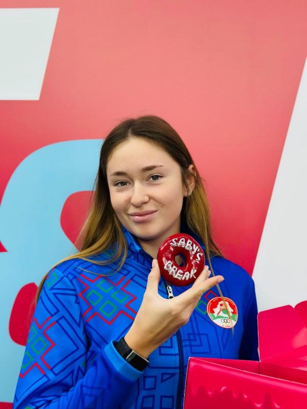 Сладкая коллаборация: First&Red и Арина Соболенко представляют пончики 