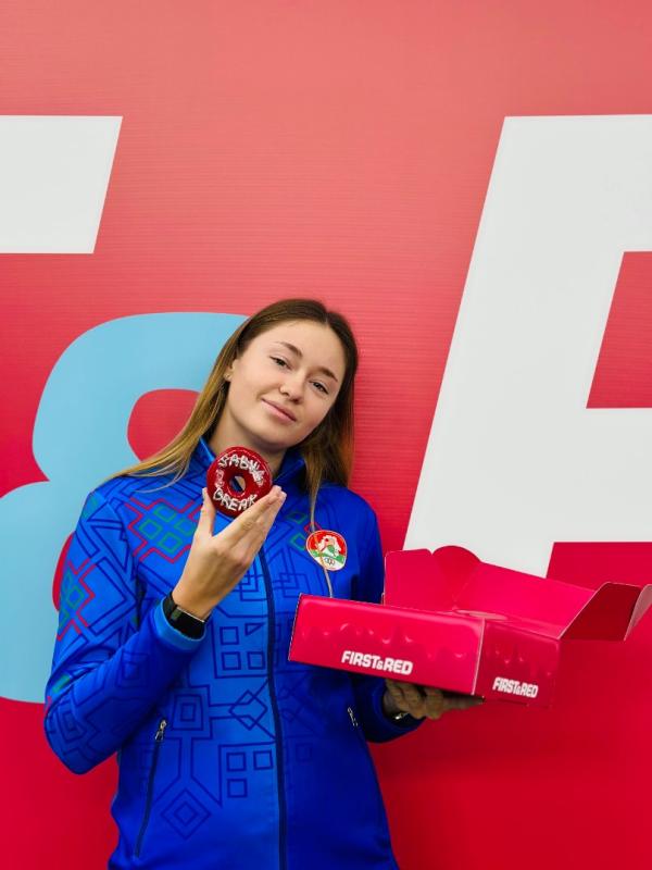 Сладкая коллаборация: First&Red и Арина Соболенко представляют пончики 