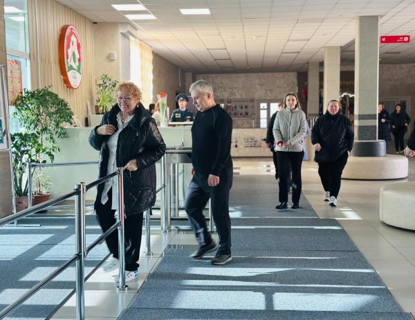 Готовы к ЧС: сотрудники РЦОП по теннису отработали действия при пожаре