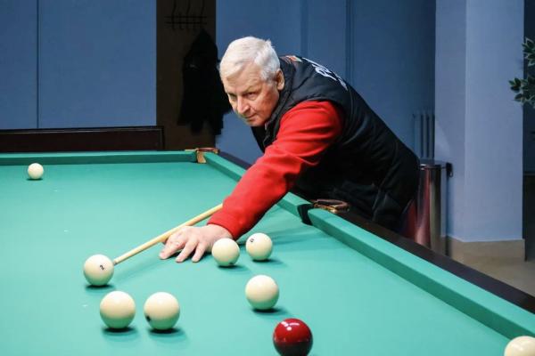 Торжественное открытие новой бильярдной комнаты