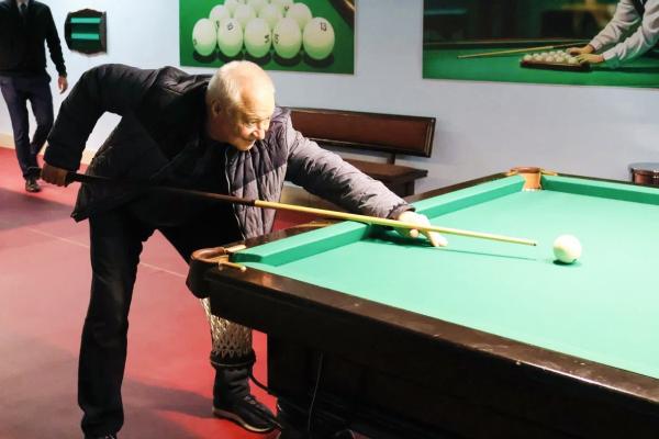 Торжественное открытие новой бильярдной комнаты