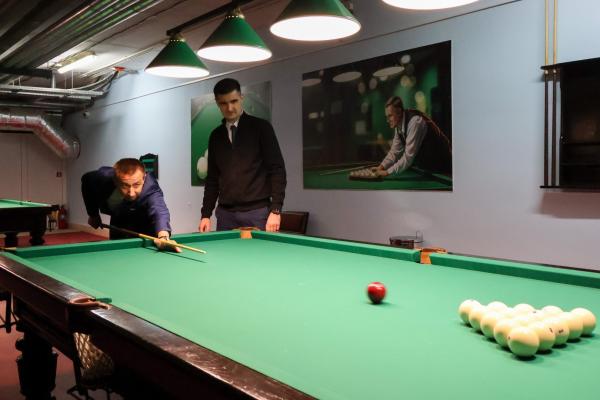 Торжественное открытие новой бильярдной комнаты