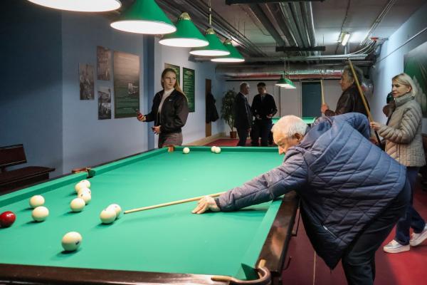 Торжественное открытие новой бильярдной комнаты