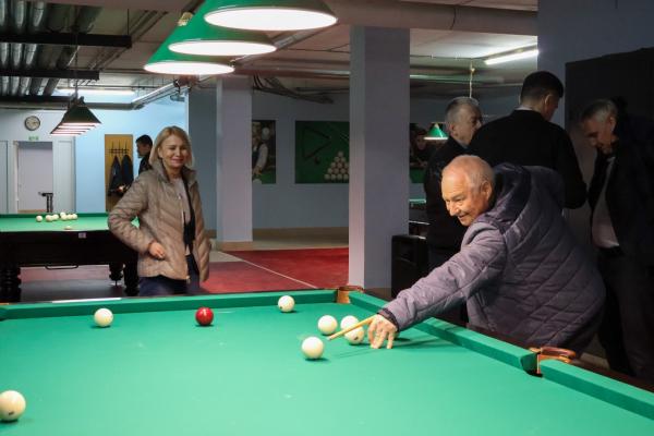 Торжественное открытие новой бильярдной комнаты