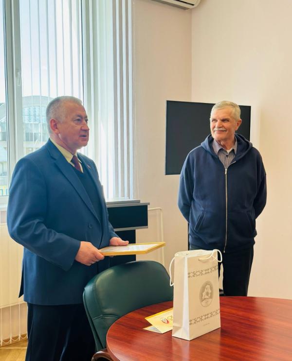 Поздравление в кругу коллег!