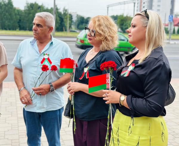 В канун Дня Независимости - у Вечного огня