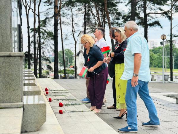 В канун Дня Независимости - у Вечного огня