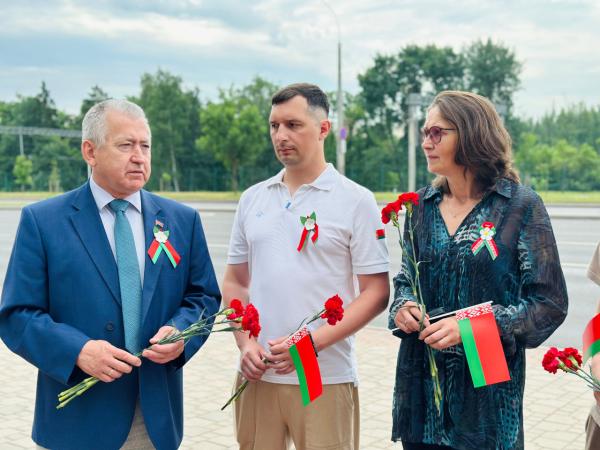 В канун Дня Независимости - у Вечного огня